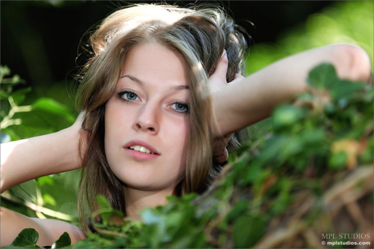 Cute Teen Naked in the Forest - picture 03