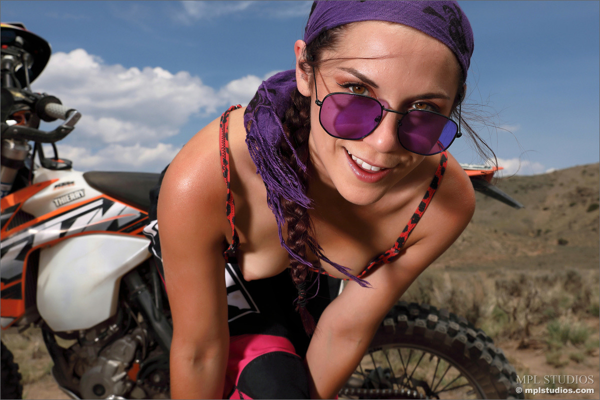 Elena Generi in Full Throttle - picture 02