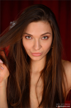 Sexy Mariana - Eye on the Prize - pics 07