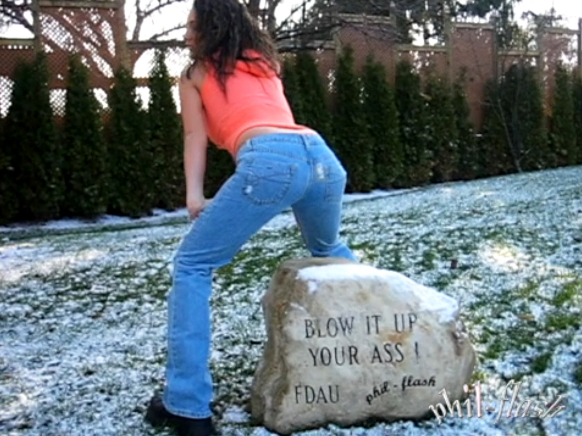 Nikki Freezing her Titties off - picture 03