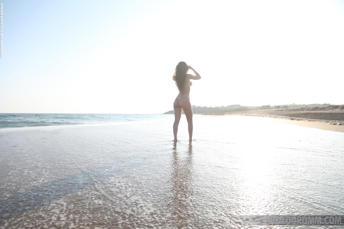 Innocent Vittoria - The Water's Edge - picture 08