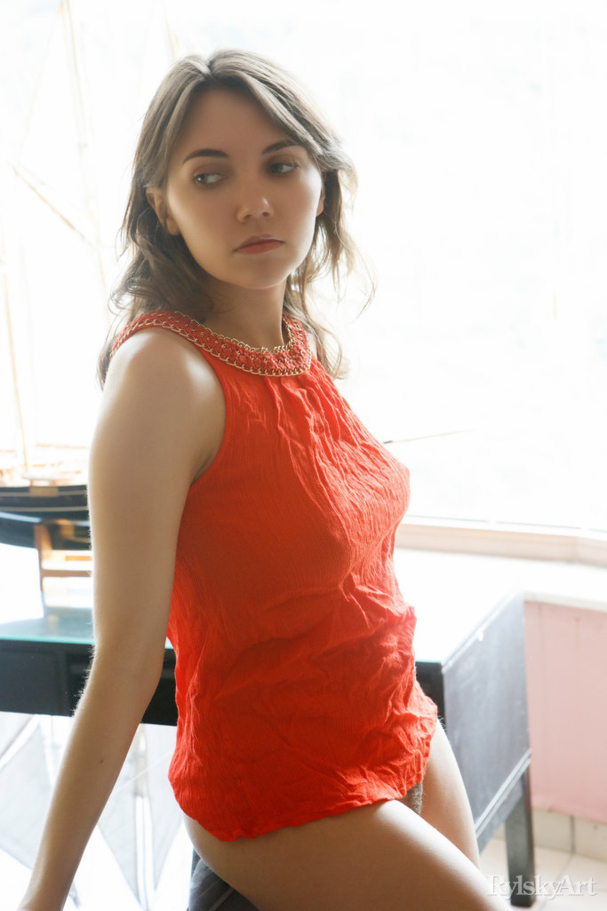 Sensual Brunette Danniela - Topolu - picture 00