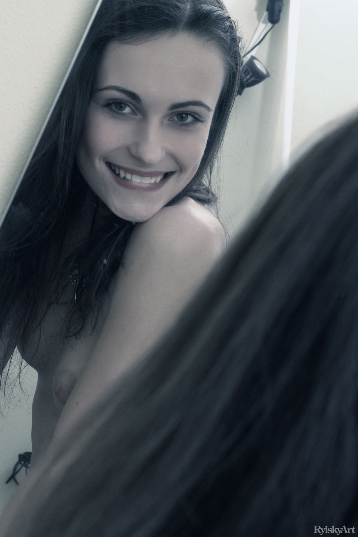 Slender Beauty Beata in SPECULO - picture 04