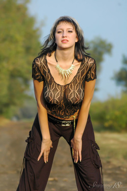 Busty Cilya - Love Made me Crazy - pics 01