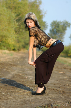 Busty Cilya - Love Made me Crazy - pics 05