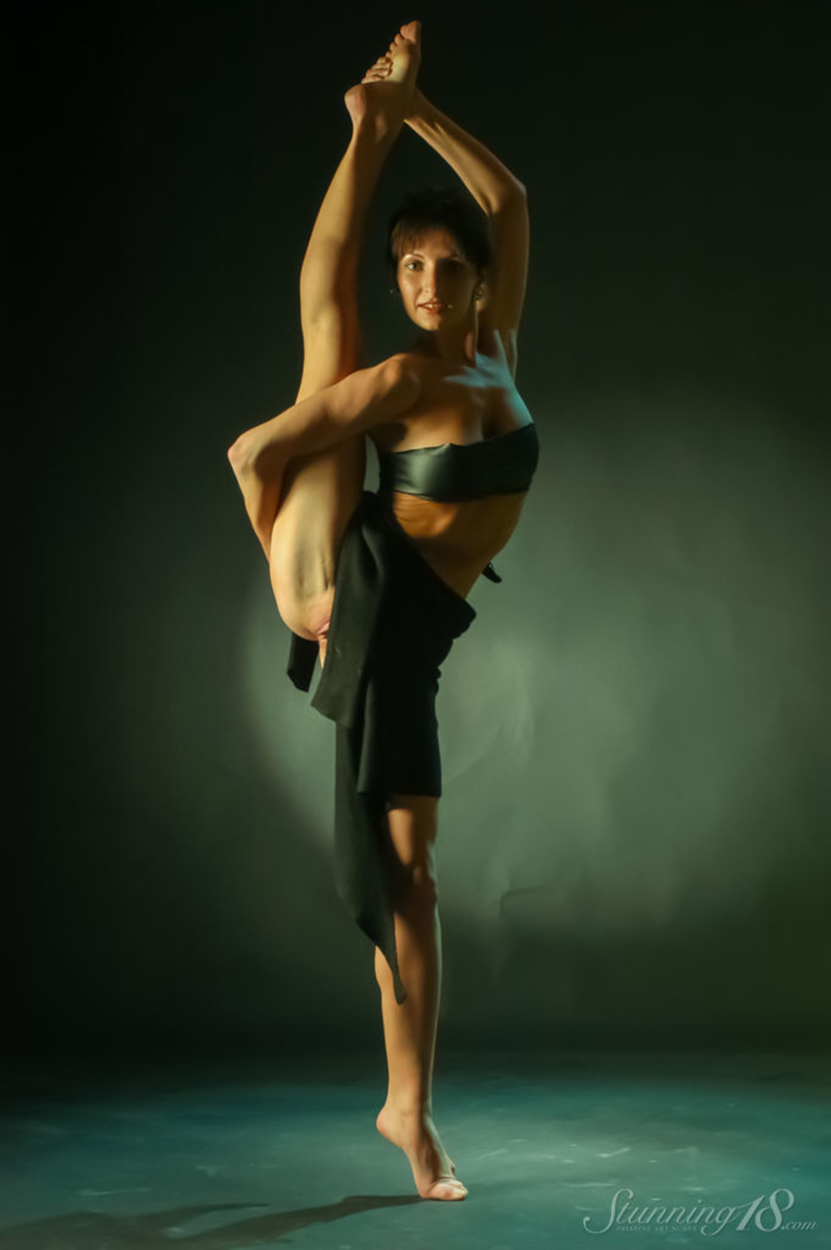 Leah X - Dancing in the Shadows - picture 03