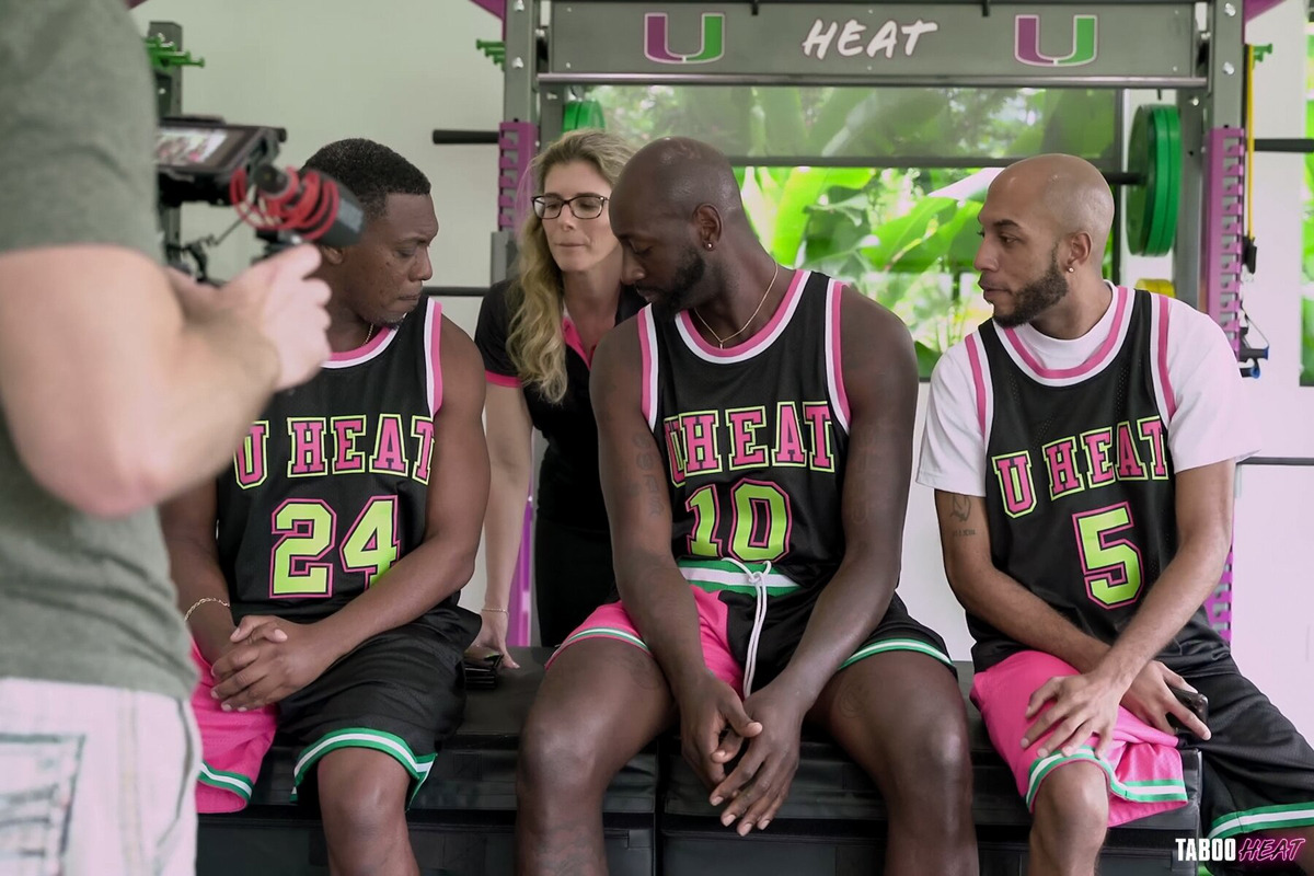 Lory Lace - BBC Championship Gangbang - picture 01