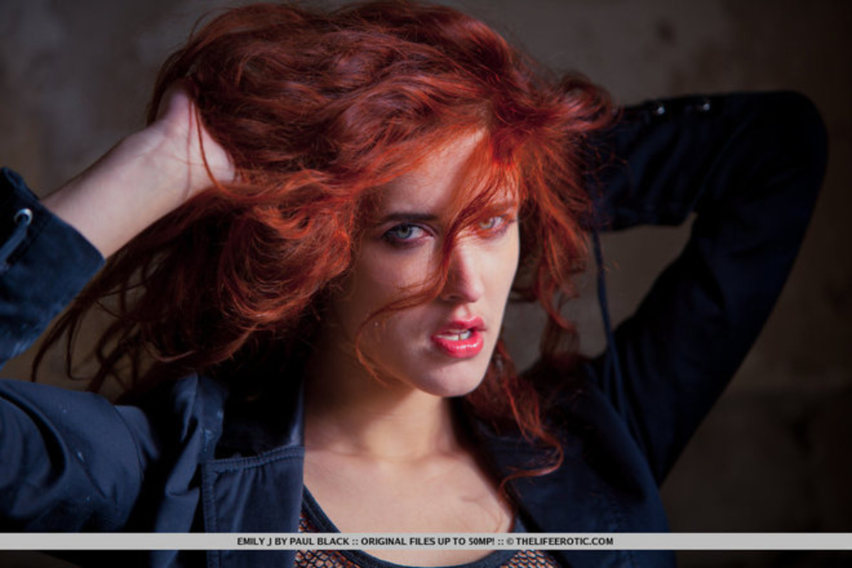 Redhead Whore Black Leather - picture 00