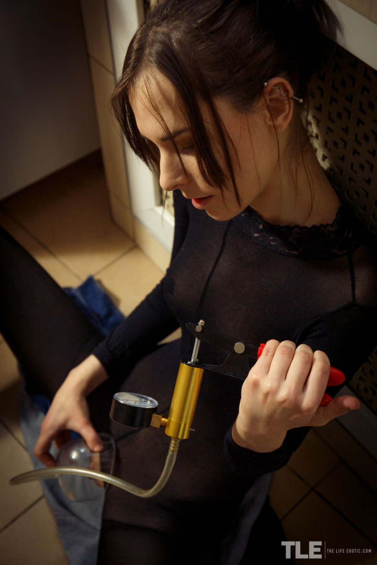 Horny Girl Poppy - Hard Pumping 1 - picture 02