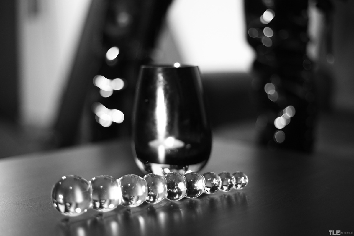 Valentina Love - Black and White 1 - picture 01