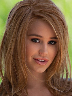 Gorgeous Babe Spencer Scott Strips off her Clothing in Outdoors