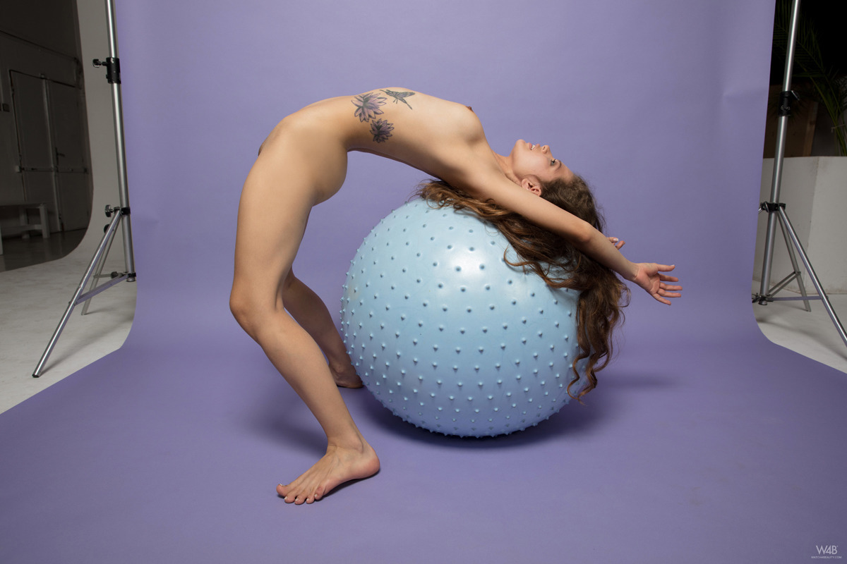 Hairy Beauty Irene Rouse Violet - picture 06