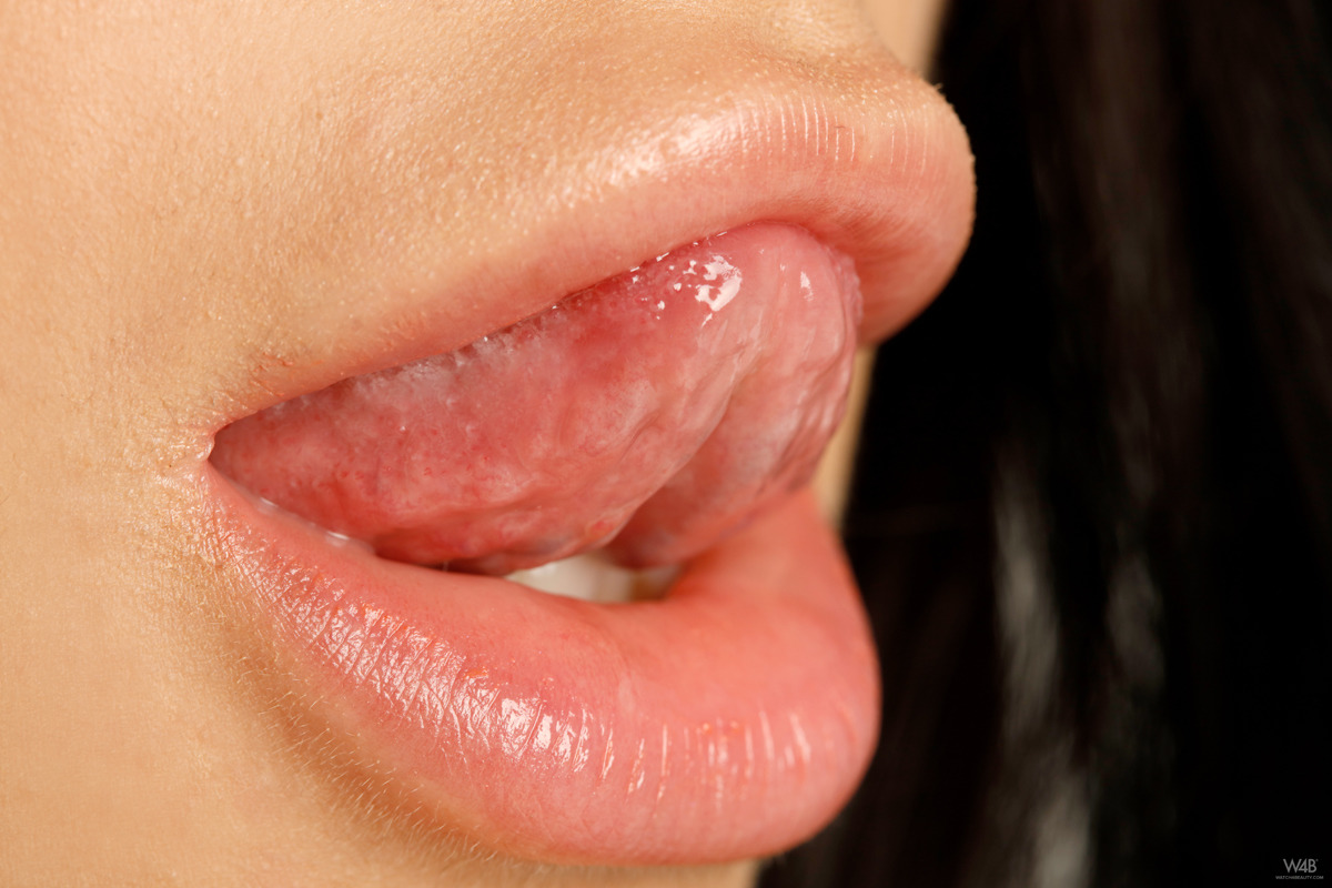 Young Slut Inga - Lustful Banana - picture 01